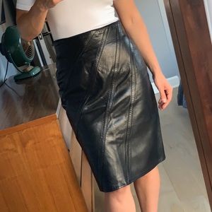 VINTAGE Vakko Black Leather Pencil Skirt Size 6.